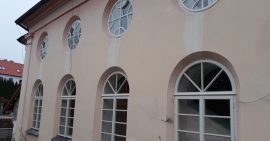 Nová okna a dveře v divišovské Synagoze